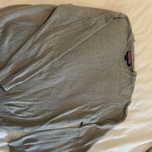 Vineyard Vines Large light gray sweater